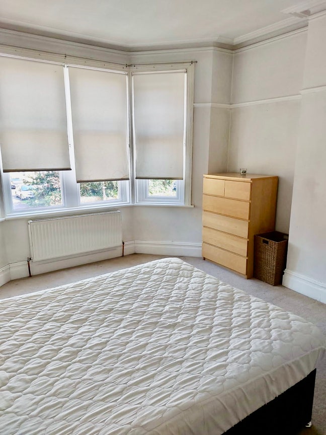 Rooms and entire flat  Main Photo