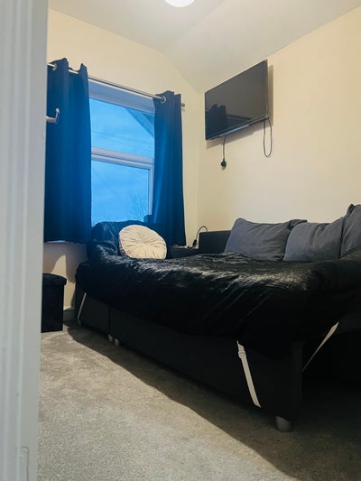 Small room with parking  Main Photo