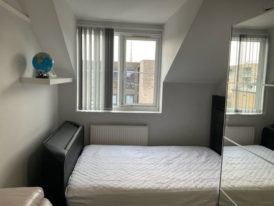 Cozy double bedroom available. Main Photo