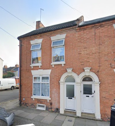 3bed property close to hospital and town. Main Photo