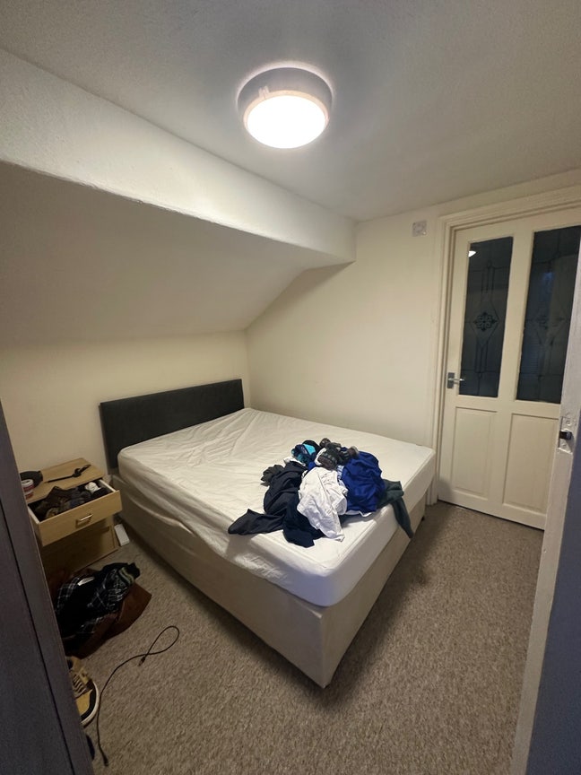 Wilmslow double bedroom + en-suite  Main Photo