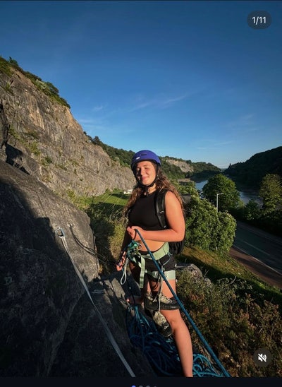 27, friendly professional seeking double room  Main Photo