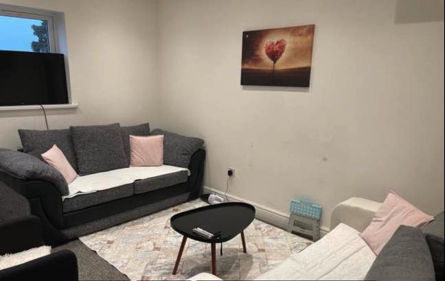 * Whole 1 bed flat near Fairlop tube station * Main Photo