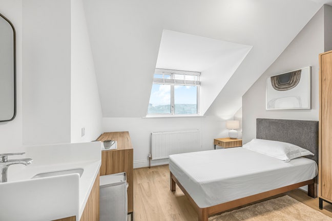 Double Bedroom, Mortlake Road, Richmond, TW9 Main Photo