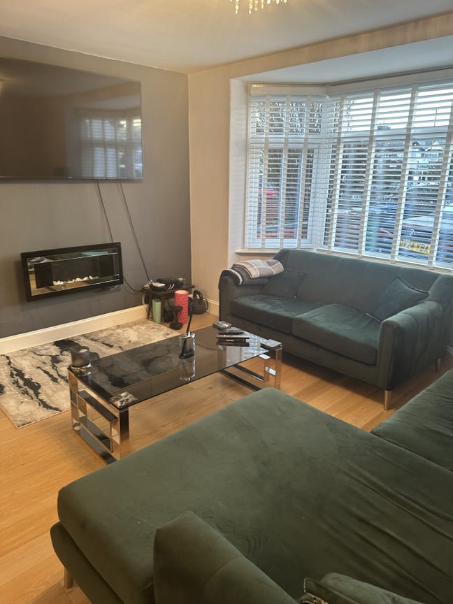 Double en suite loft room to rent in Cowley Main Photo