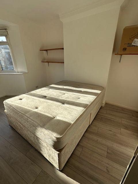 Spacious Double Rooms Available Now Main Photo