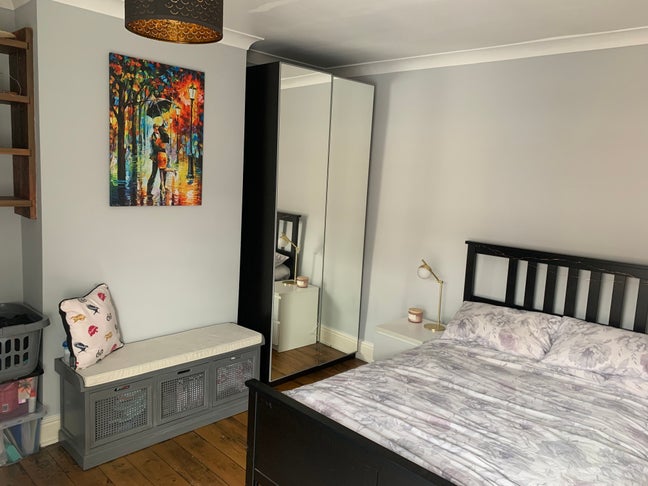 Very large double bedroom in lovely house Main Photo