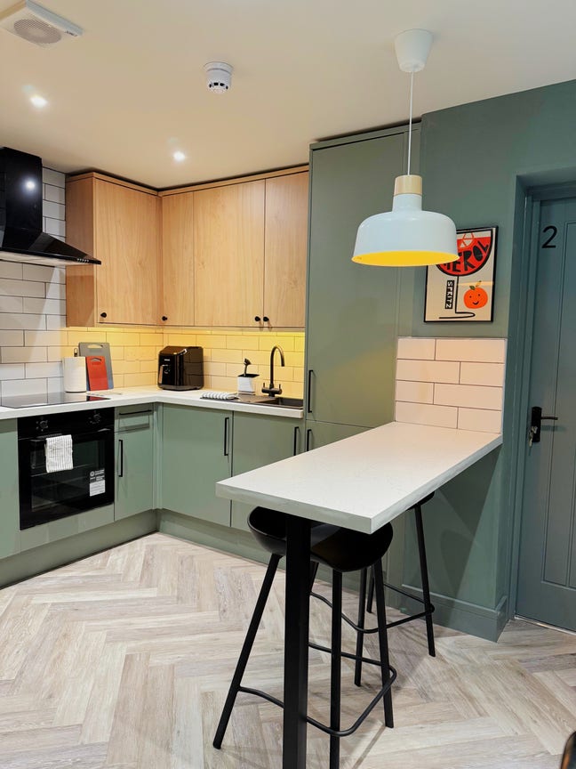 Private Suites with Shared Social Spaces 🪴✨  Main Photo