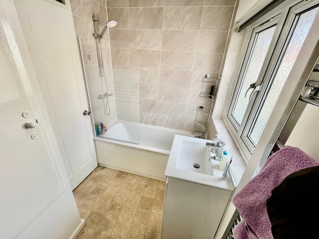 2 In the same House - Prime Location ✌🏼Oval  Main Photo