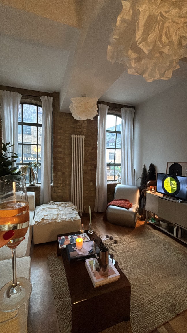  Flat share - Victoria Park as your back garden! Main Photo