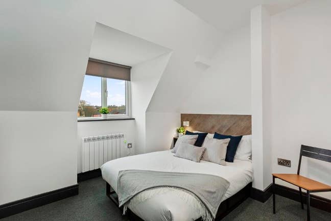 Modern, fully furnished studio available to let o Main Photo