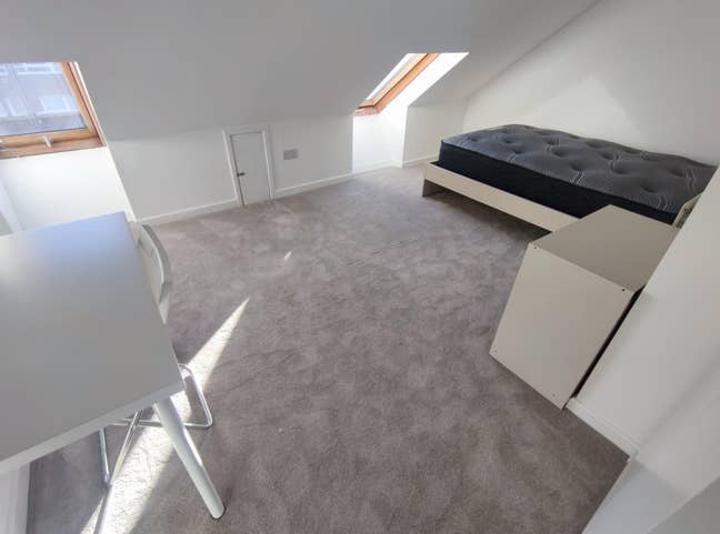 Double Room in Arnos Grove - 1 Min Station Main Photo