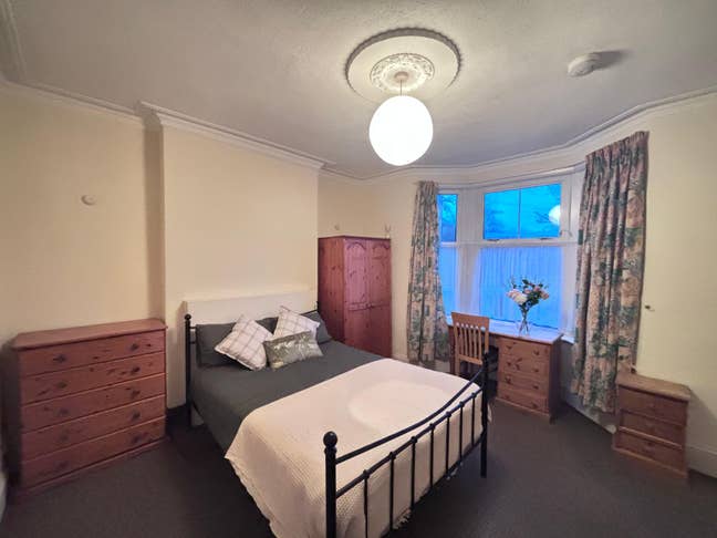 Ground Floor Double Room to let 5 mins to Town Main Photo