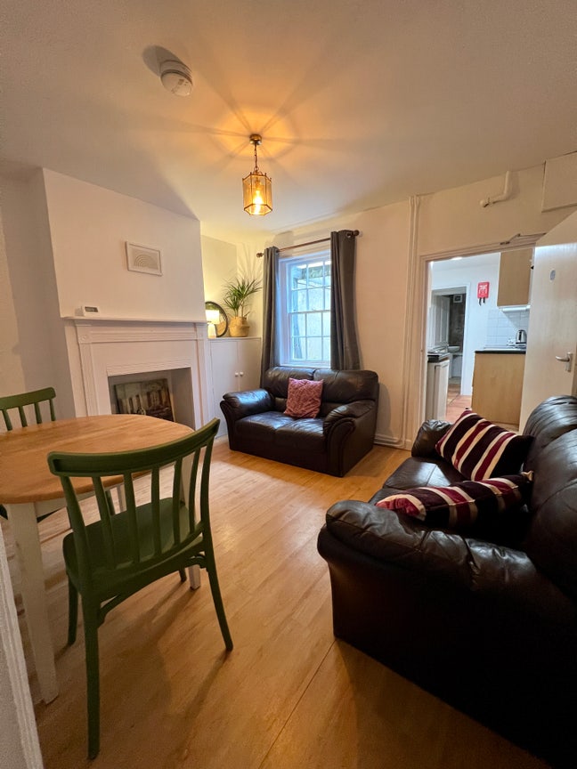 Large Double in Beautiful Professional Shared Home Main Photo