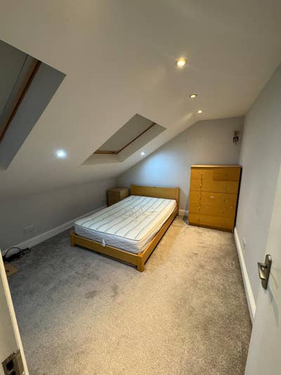 Double room available in premium property  Main Photo