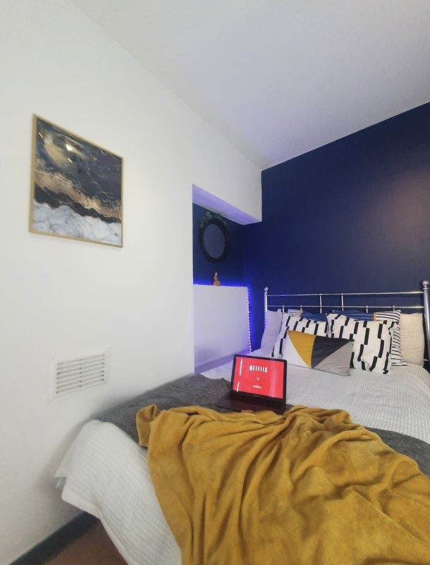 Large room in Victoria Park! Bills included Main Photo