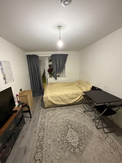 Fully furnished studio to let in edgware Main Photo