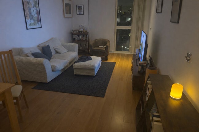 Spacious double in riverside flat Main Photo