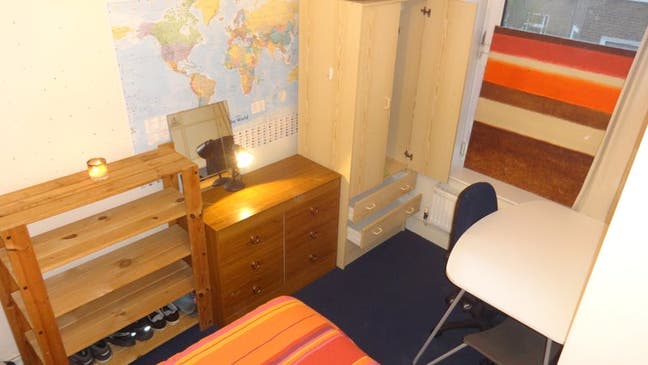 **(E2-Central)** Clean Double Room. All Bills Inc. Main Photo