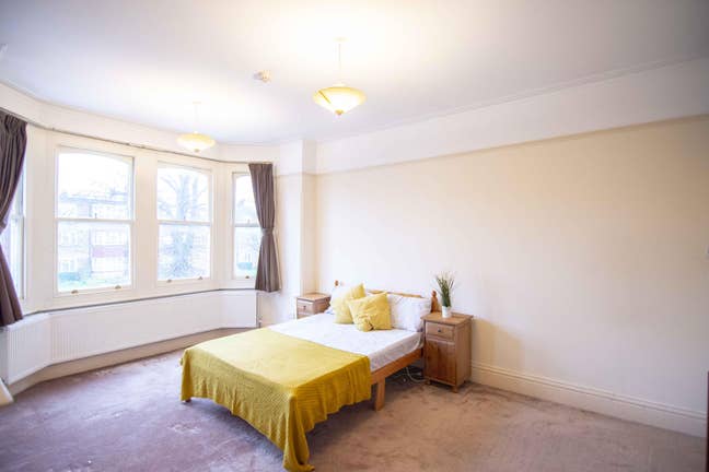 Garden House, Ealing, Spacious double Main Photo