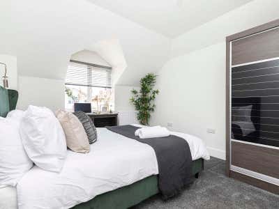 🔥Bright & Airy - Double En-Suite - Herbert Ave 🔥 Main Photo