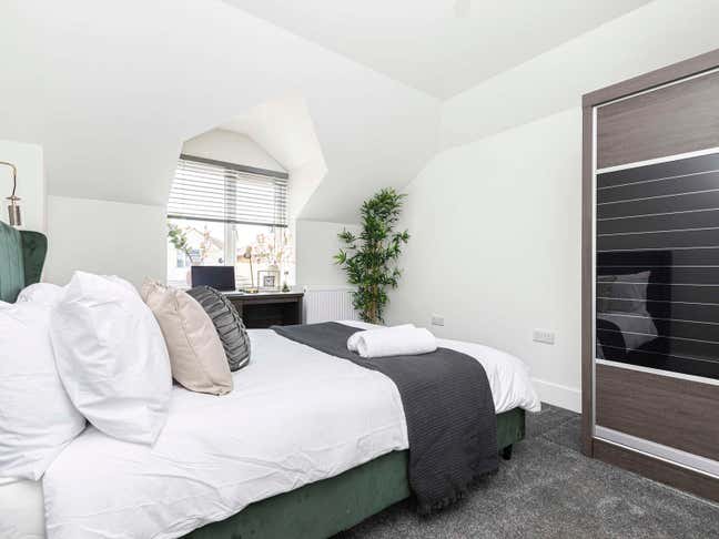 🔥Bright & Airy - Double En-Suite - Herbert Ave 🔥 Main Photo