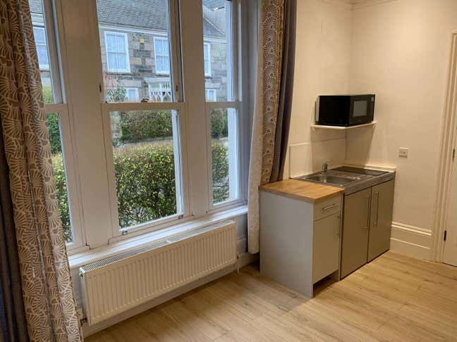 Bright Self-Contained En suite room Redruth Main Photo