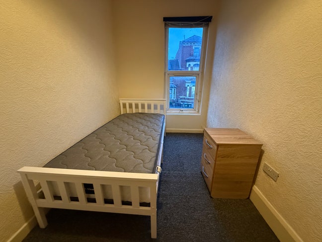 Bedsit in Central Coventry  Main Photo