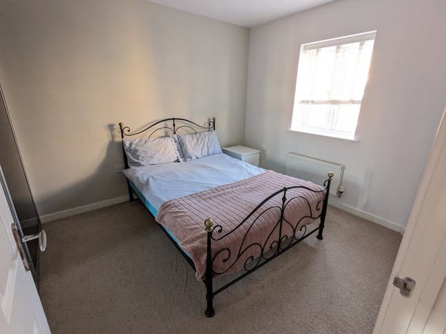  MK4 Lovely double in homely house in Oxley Park Main Photo