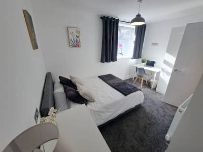 Double Ensuite Room With Desk  Main Photo