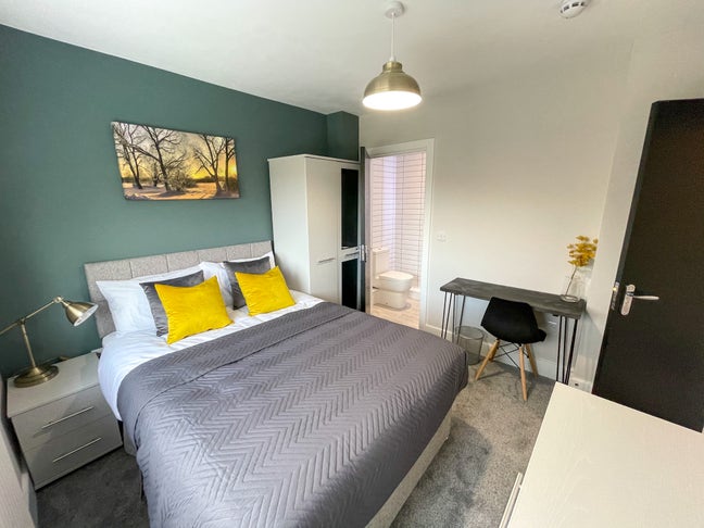 Spacious En-suite Near Airbus & MOD Main Photo