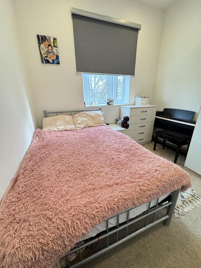 Spacious Double room in a share house  Main Photo