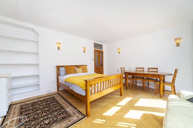 Huge Couples Room/Private Garden/ East Putney Main Photo