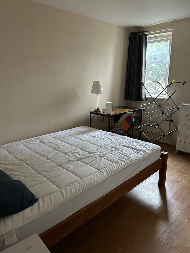 Bright Double Room in Camden Flat Main Photo