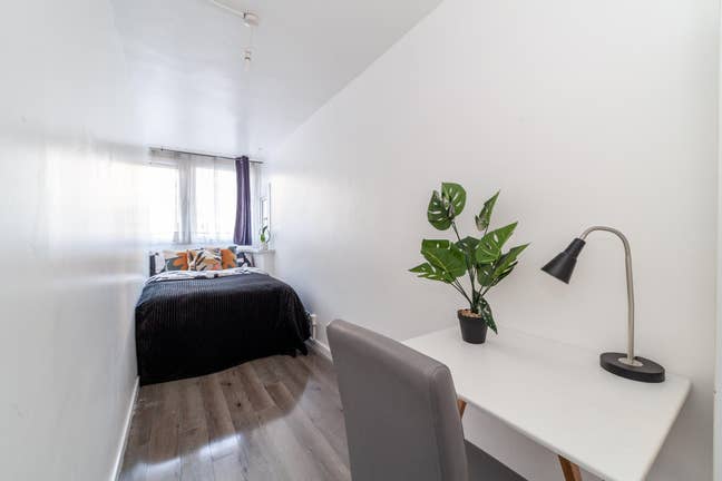 Double Room Close to Shooping Center & Park.  Main Photo