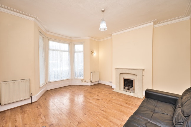 Spacious 4-Bed Family Home in Seven Kings, Ilford Main Photo