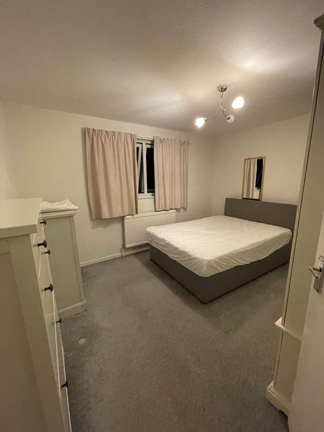 Bright & Spacious Double Room – 4-Bed Flat ASAP Main Photo