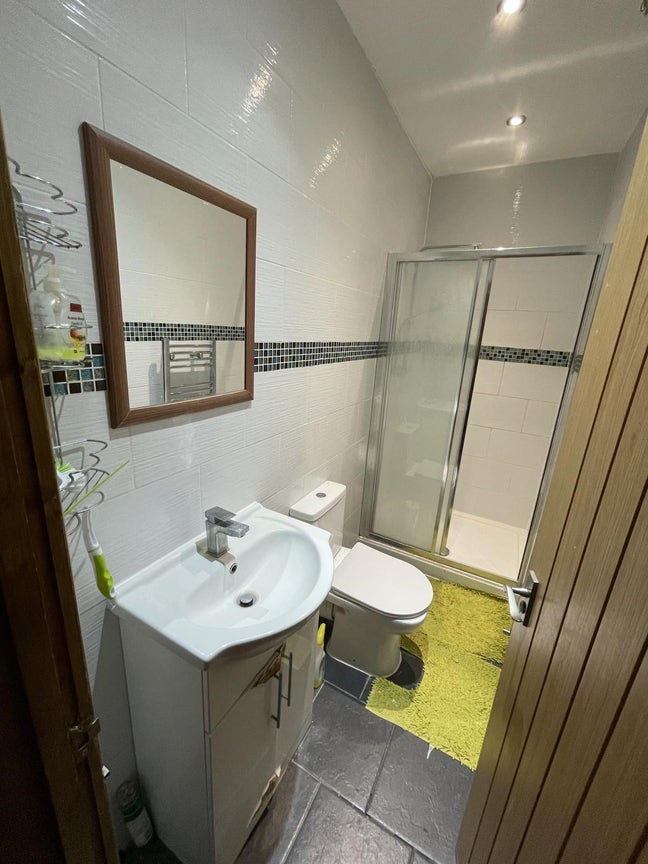 Room for one person available in East Ham Main Photo