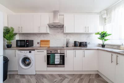 ⭐Spacious Double Bedrooms, Great Location!!⭐ Main Photo