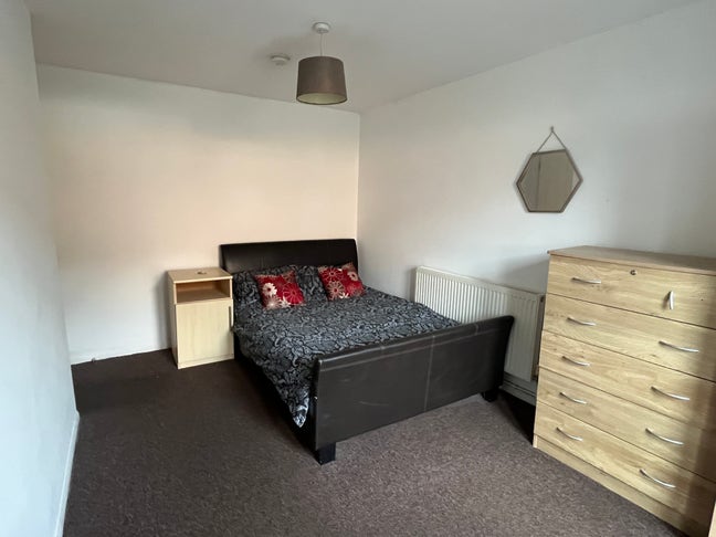 Double Room with Private Garden - Near Hospital Main Photo