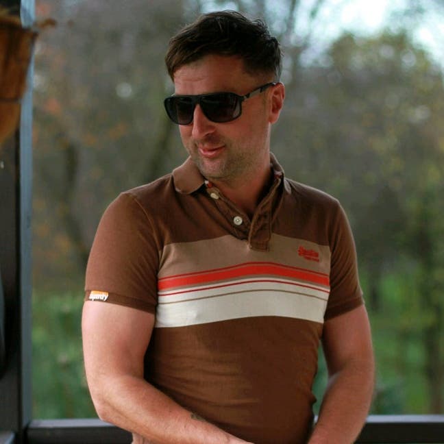 Professional Male seeks a single or double room Main Photo