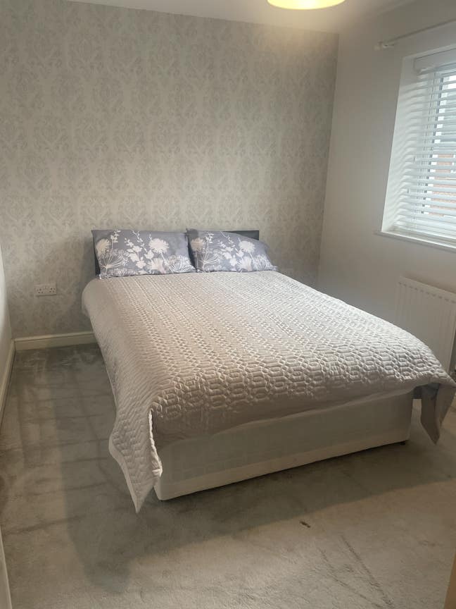 Clean Double Room Female Cheshunt-Bills included Main Photo