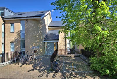 A smart, studio flat in a purpose built block. Main Photo