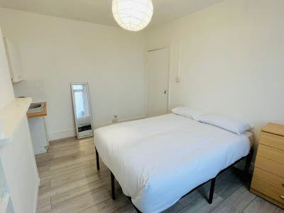 ☀️2 Spacious Rooms in Kilburn! NW6 Bills Included Main Photo