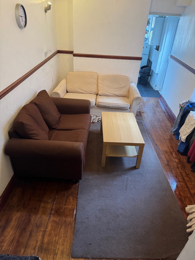 Room available in a shared house Main Photo