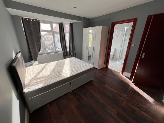 Spacious En-suite Double room for one professional Main Photo