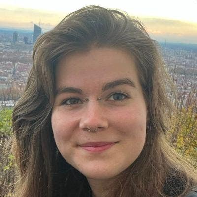 Hey!  My name is Agathe, I am a French mast... Main Photo