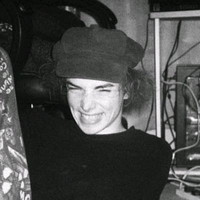 23 YO Manager looking for own space Main Photo