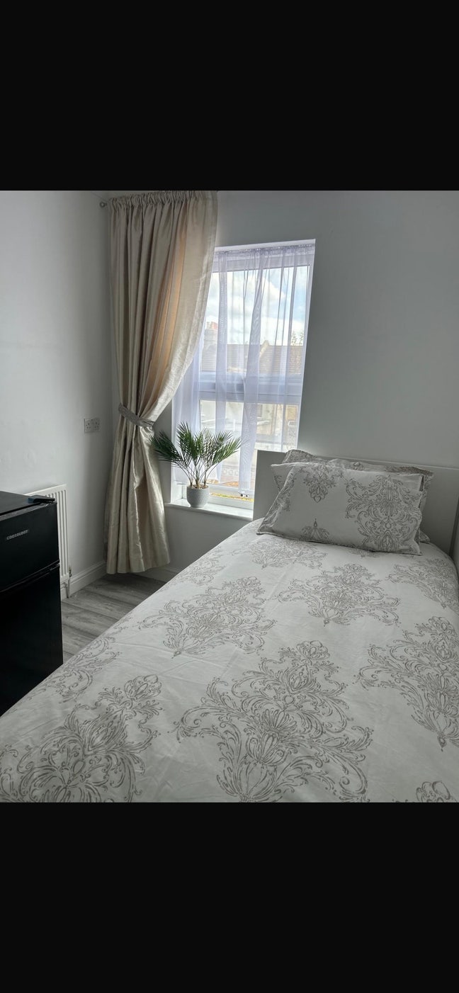 Single Room Main Photo