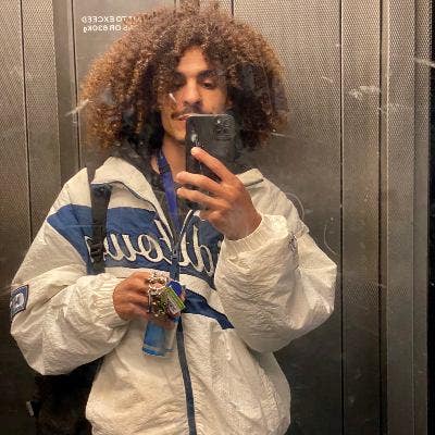 Professional Male seeks a double room Main Photo